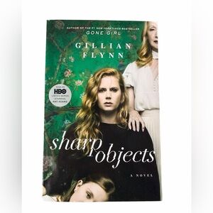 Sharp Objects novel by Gillian Flynn